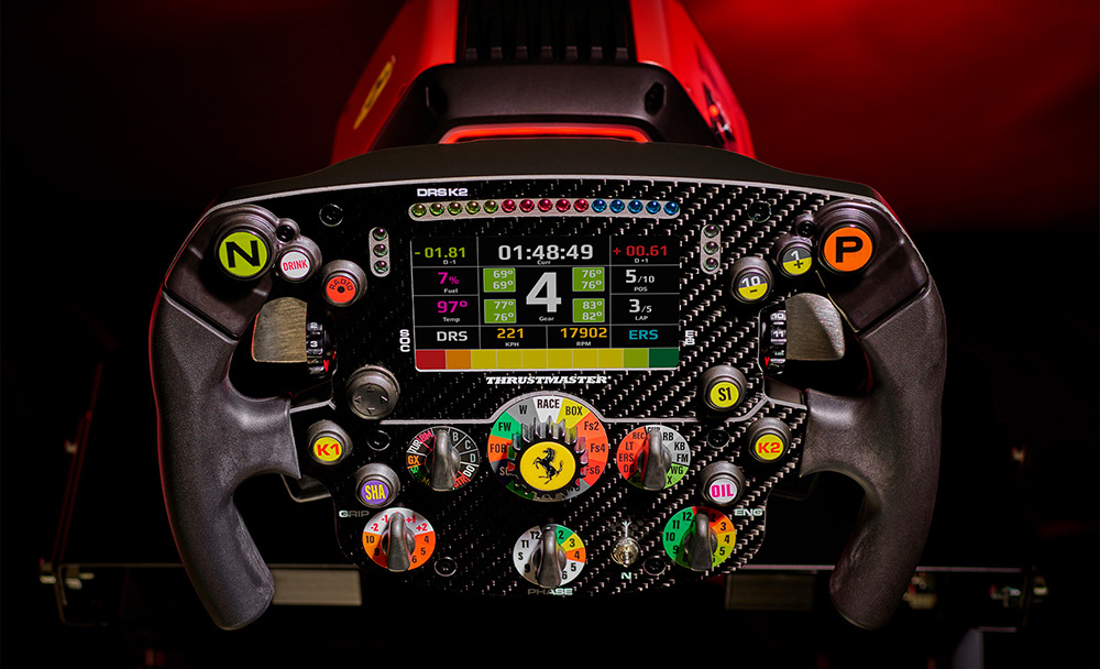 本物のレースと同等のフィーリングを体感できるThrustmasterのステアリングコントローラー「T818 フェラーリ SF1000 シミュレーター」