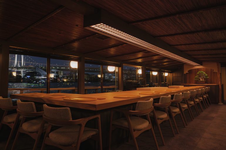 一期一会の美食と絶景を堪能できるラグジュアリーな屋形船「IZANAGI」