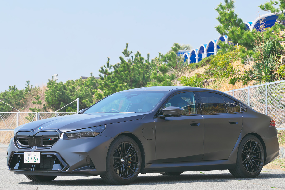 プラグインハイブリッドへと進化したBMWのハイパフォーマンスモデル「M5」の実力