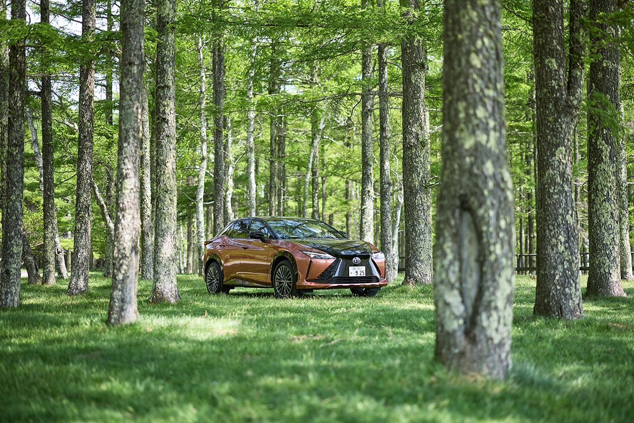 まだ知らない道の先まで走り続けたくなる！LEXUS BEVがもたらす〝贅沢〟な時間【PR】