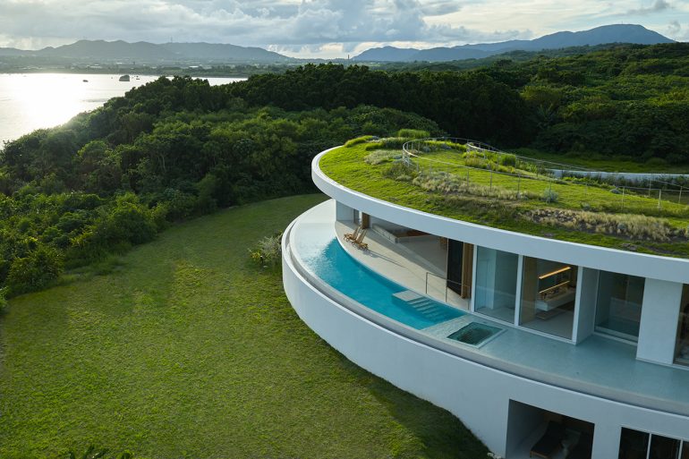 オーシャンビューとプライベートガーデンを心ゆくまで独占できる石垣島のリゾート、NOT A HOTEL ISHIGAKI「EARTH」