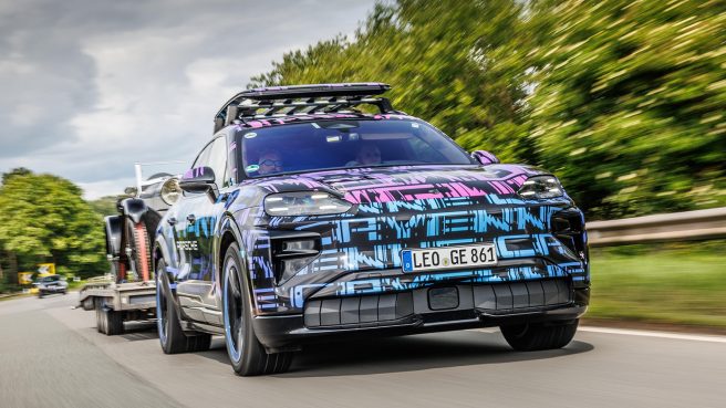 カモフラージュされたポルシェのフル電動SUV「カイエン」のパフォーマンスと実用性は？