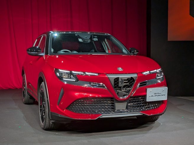 名車「ジュニア」が復活！アルファロメオの魂を宿した新型コンパクトSUVの走りに迫る