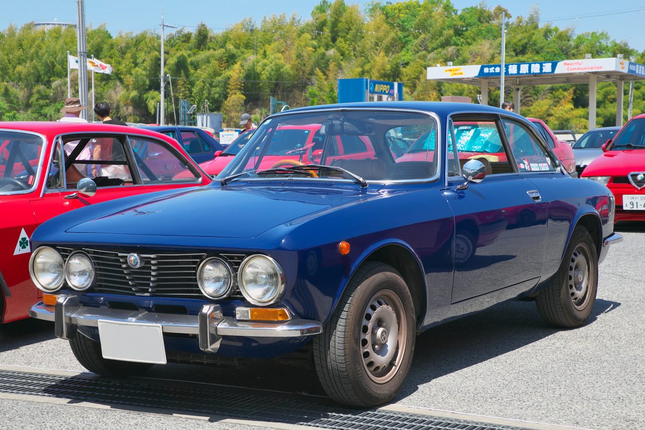 【名車探訪】4灯式ヘッドライトが印象的な1974年式のアルファロメオ「ジュリア2000GTV」