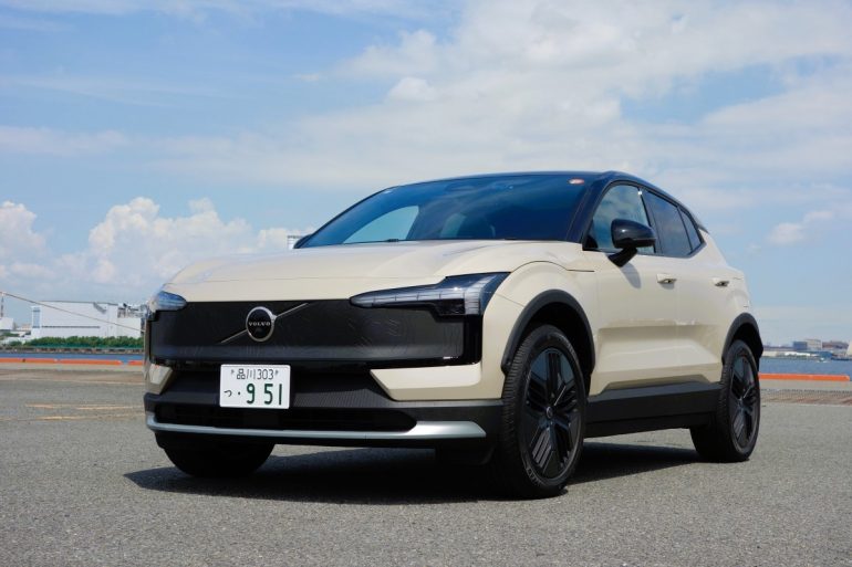ボルボの電動SUV「EX30 クロスカントリー」の完成された走りと快適な居住性