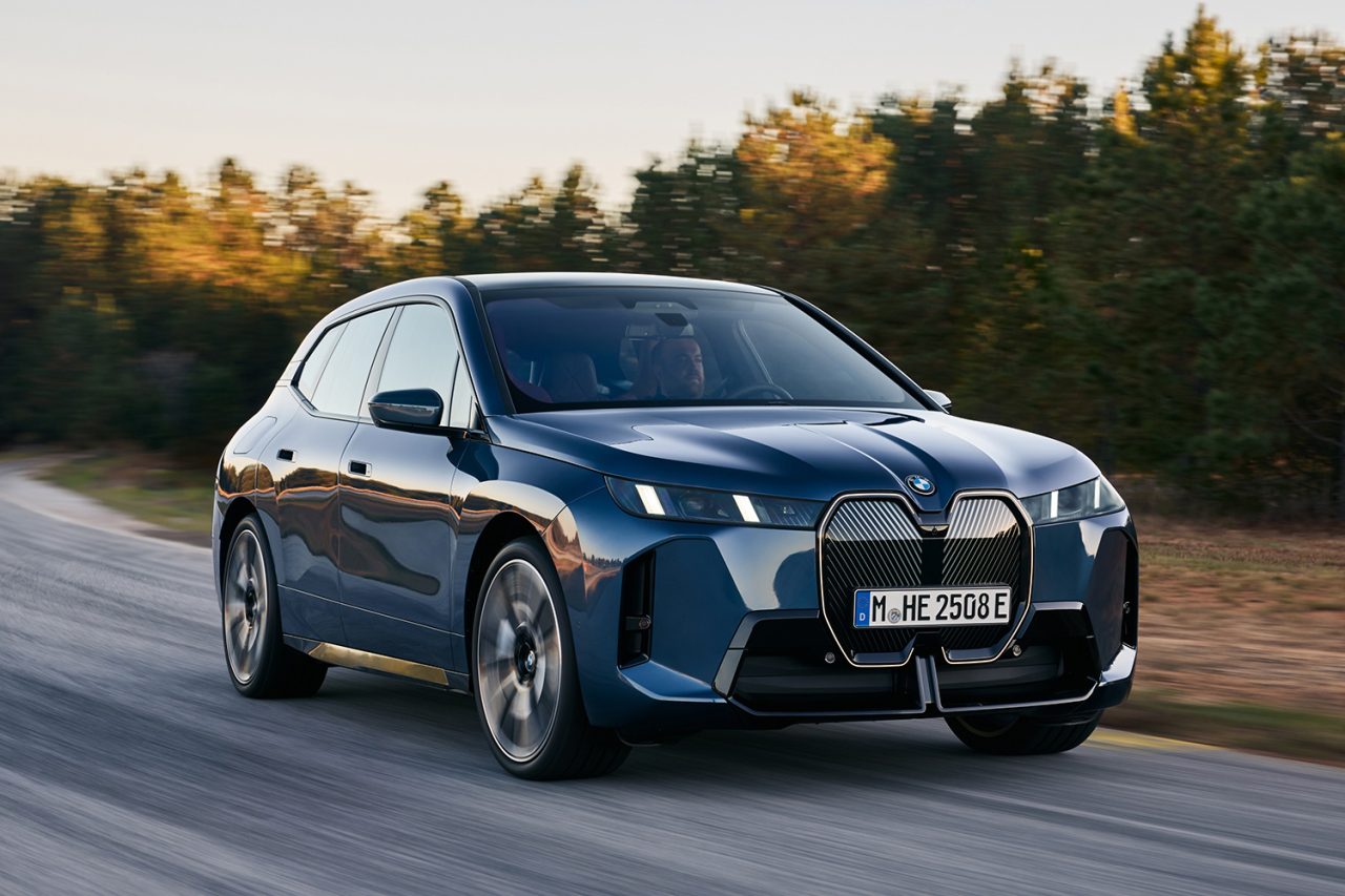 BMWが電動SUV「iX」を刷新、航続距離は723kmを記録