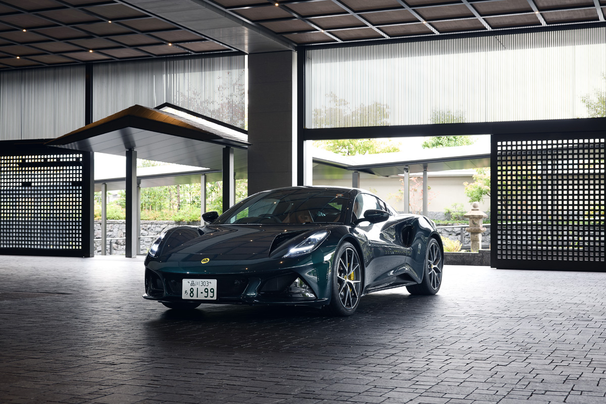 スポルティブ・ツーリングという旅の新たなスタイル。ロータス〝エミーラ〟の祝祭的ドライビング【PR】