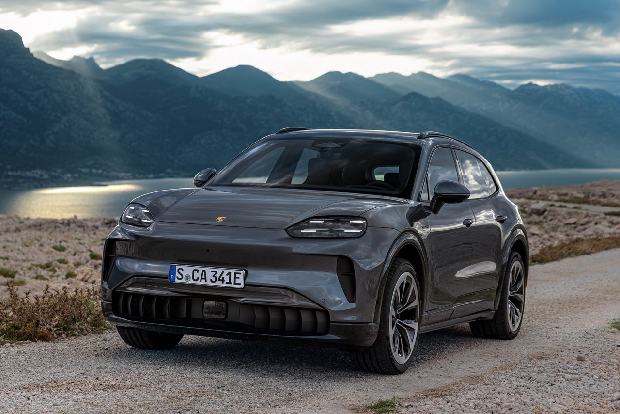 最高出力1156PS、0-100km/h加速は2.5秒！ポルシェのフル電動SUV「カイエン・エレクトリック」の実力