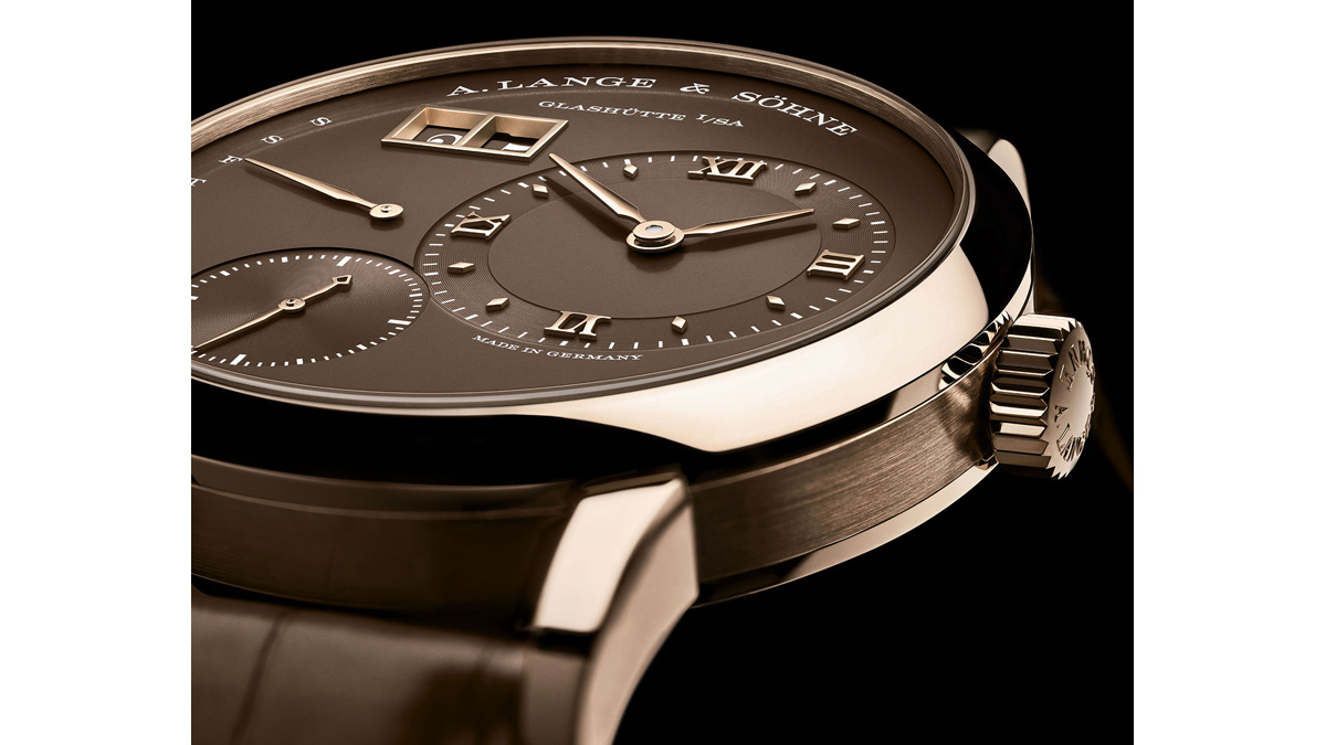 ゴールドの合金が温かな光沢を放つA.ランゲ＆ゾーネの「ランゲ1・デイマティック ハニーゴールド」