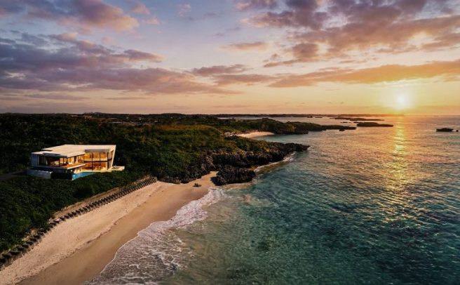 ミヤコブルーを独占できる白亜の別荘「UMITO 宮古島 サンセットビーチ」が2027年秋に開業