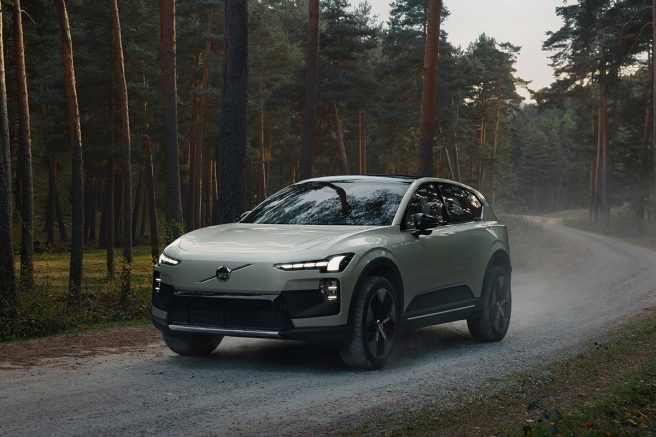 ボルボの次世代EV「EX60」に自由と探求心を象徴するクロスカントリーが登場