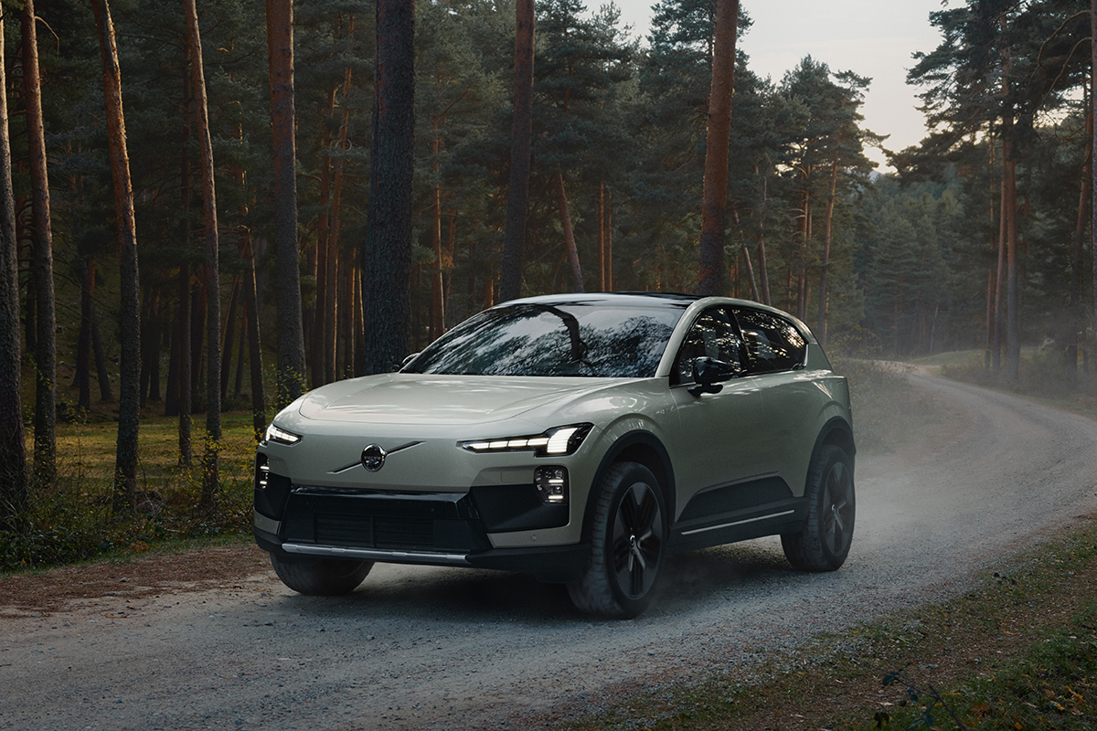 ボルボの次世代EV「EX60」に自由と探求心を象徴するクロスカントリーが登場