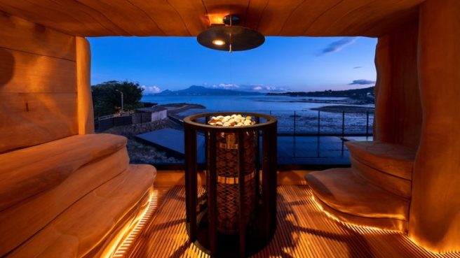 日本の小宿10選に選ばれた、絶景サウナと露天風呂で人気の太良嶽温泉「蟹御殿」