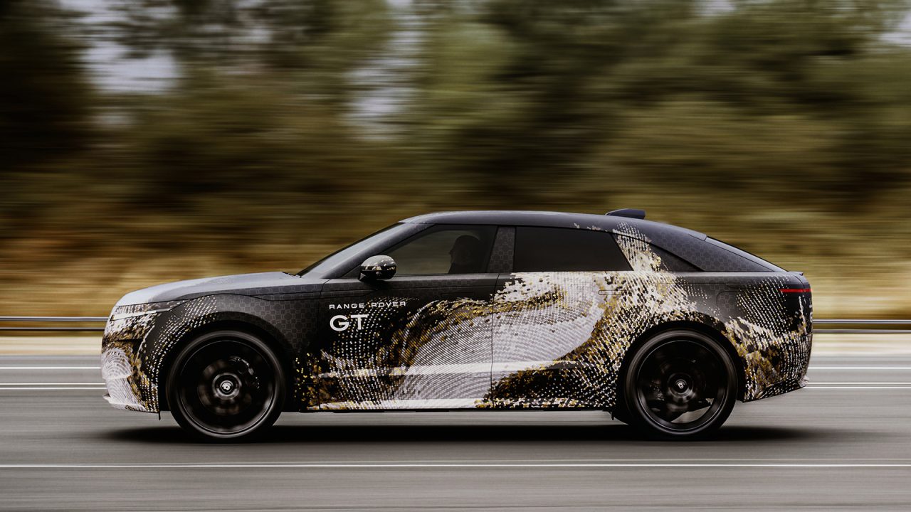 レンジローバーが第5の新型モデル「RANGE ROVER GT」プロトタイプの画像を公開