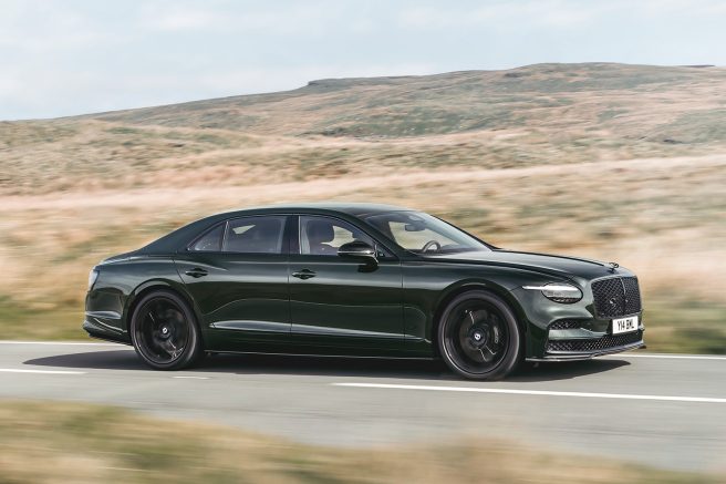 V8ハイブリッドを搭載したベントレーの新型「フライングスパー」が上陸、復活したSモデルも登場