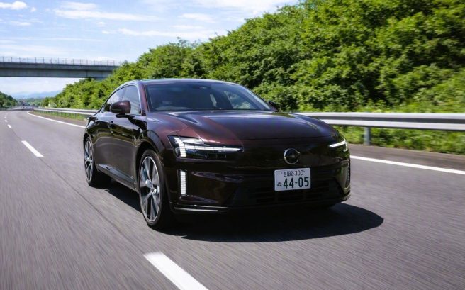 ボルボの本気を見た！航続距離720kmを誇る最新EVセダン「ES90」の実力