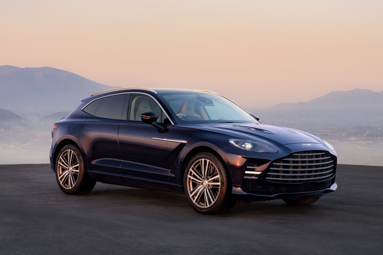 最高出力727PS、最大トルクは900Nm！アストンマーティンのエレガンスを纏ったラグジュアリーSUV「DBX GT」