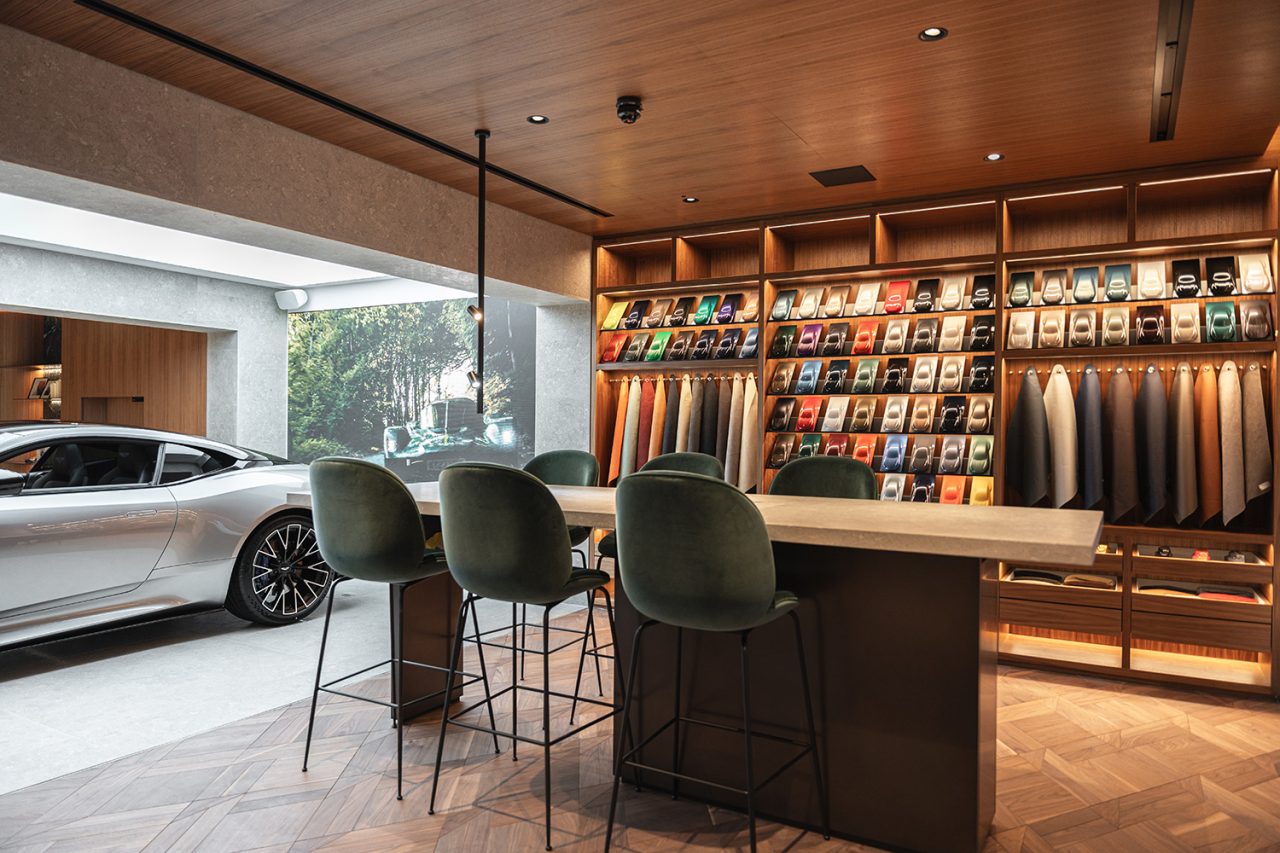 ロンドン中心部にオープンしたアストンマーティンのフラッグシップ拠点「Aston Martin Q London」